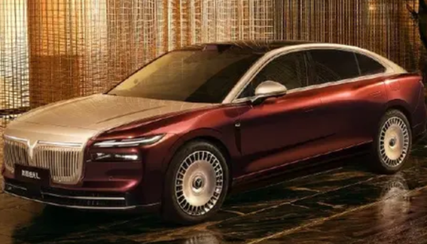 手机股票配资软件 岚图追光 L 登场即热议：设计贴近华为系，靠技术借势能否逆袭？