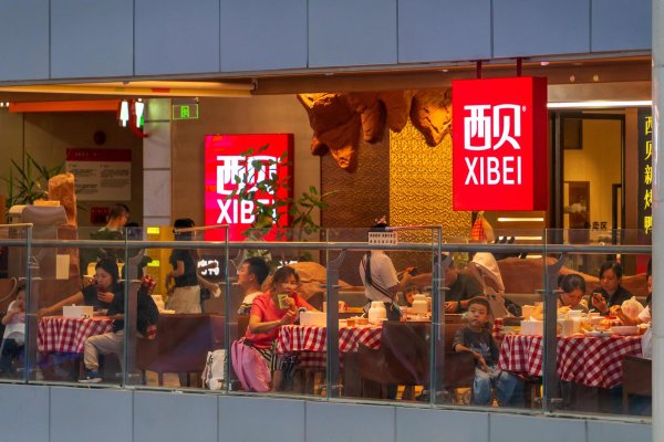 正规配资门户炒股平台 “预制菜大战”100小时：西贝们的傲慢，和罗永浩们的偏见